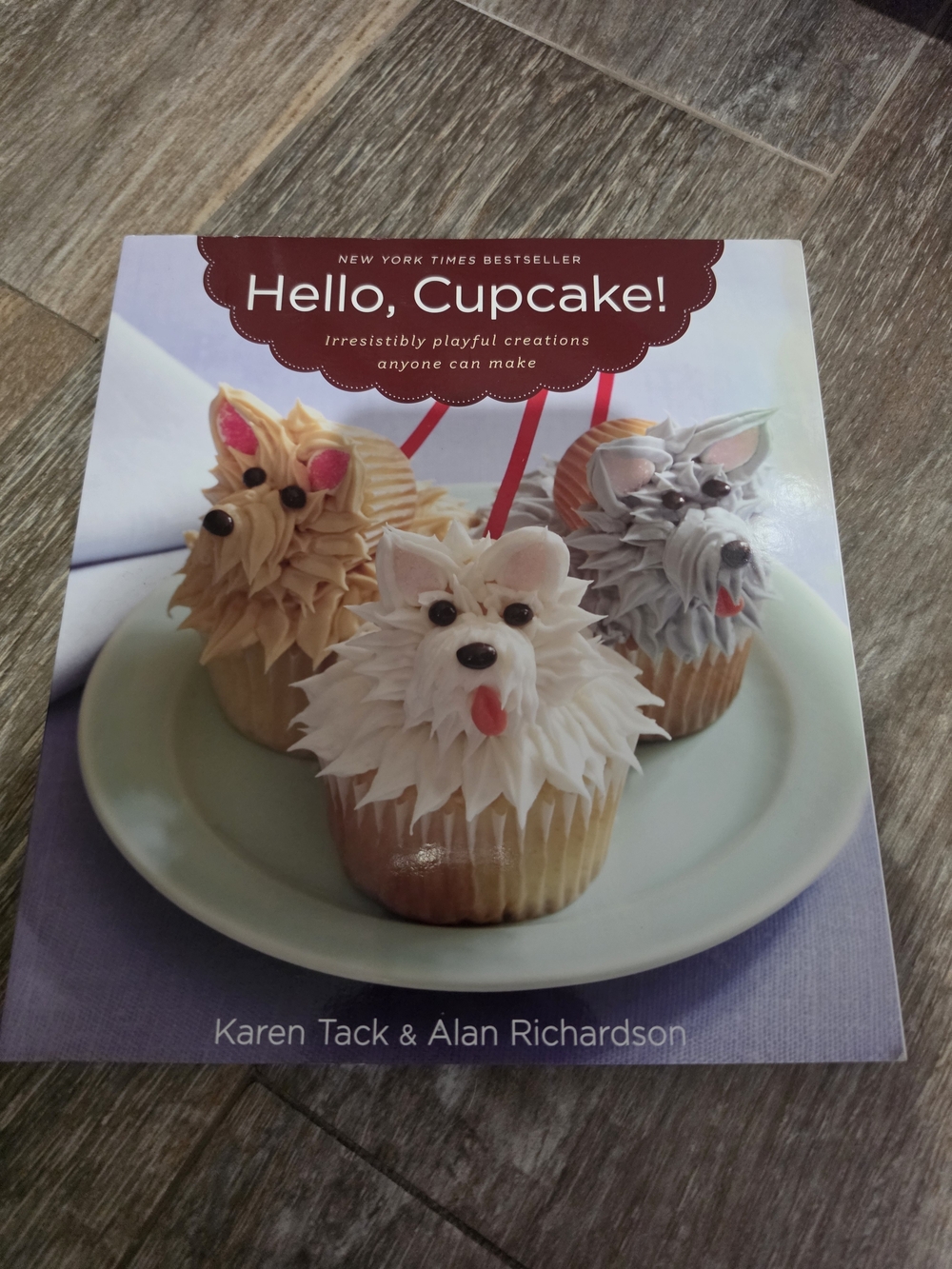 Hello, Cupcake! Decorative Cupcake Book - White Cover